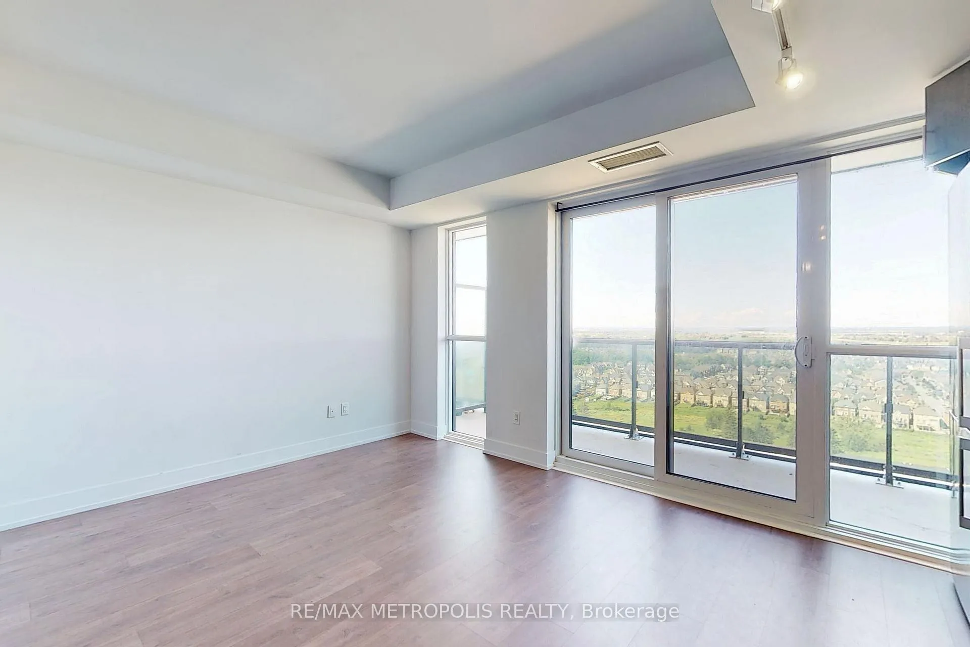Photo 5 of Unit 2101, 2550 Simcoe Street N, Oshawa, Windfields — HOMEH