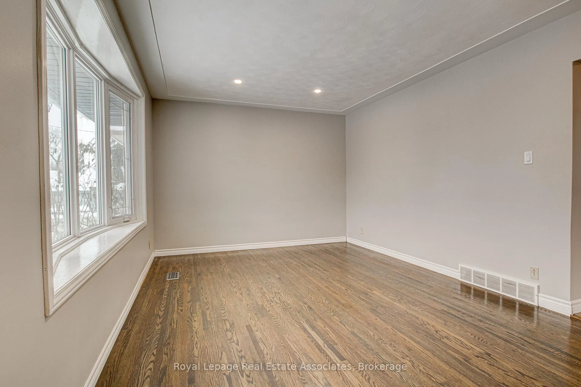 Photo 12 of Unit 1, 45 Bond Street, Kitchener — HOMEH