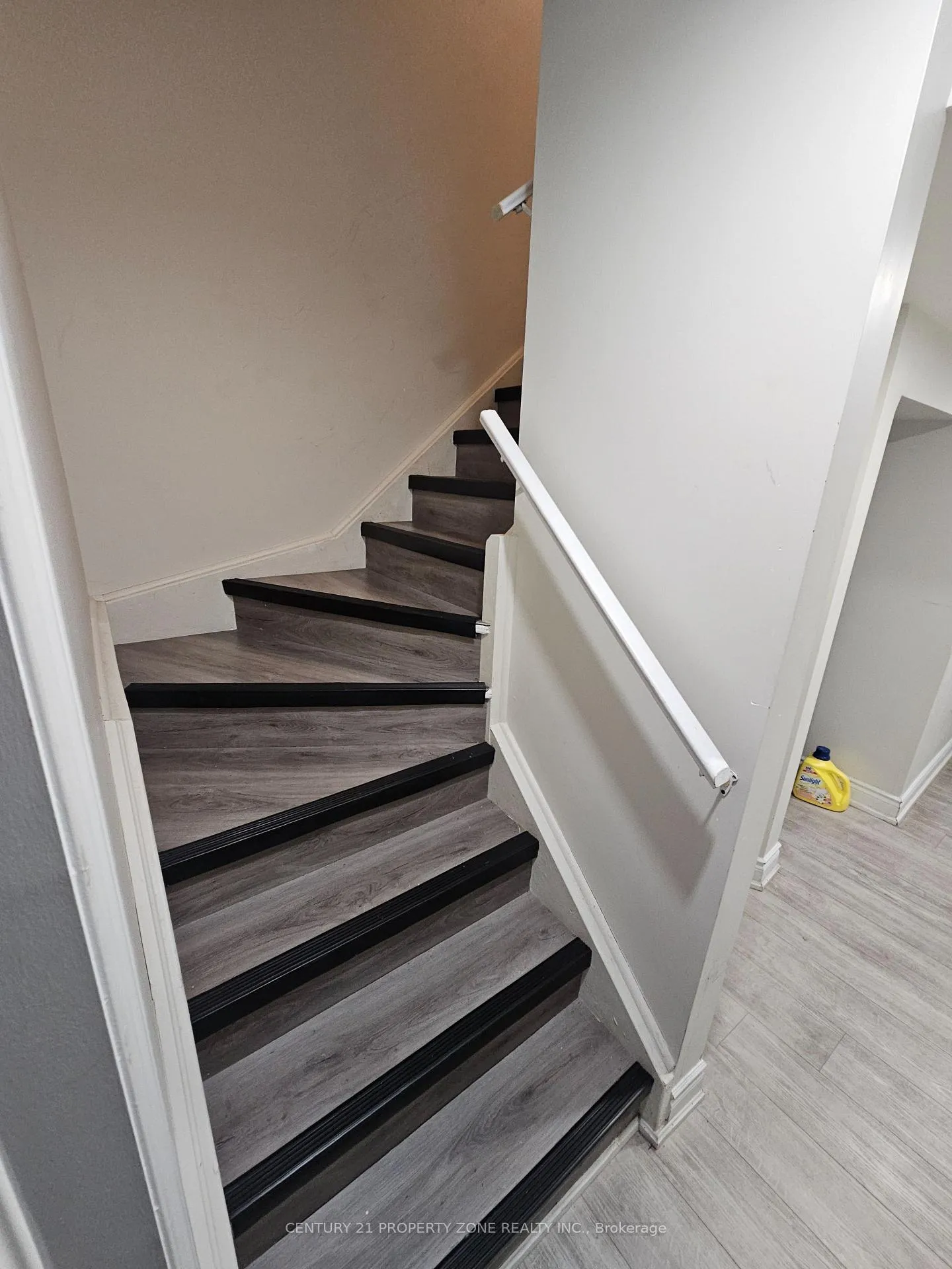 Photo 2 of Unit basement, 42 Loftsmoor Drive, Brampton, Sandringham-Wellington — HOMEH