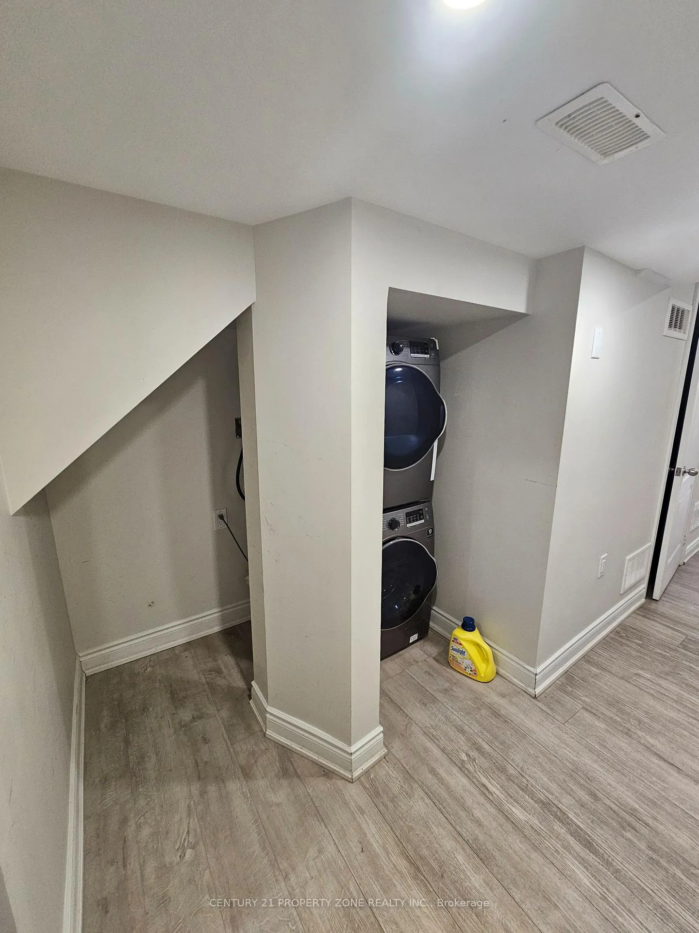 Photo 12 of Unit basement, 42 Loftsmoor Drive, Brampton, Sandringham-Wellington — HOMEH