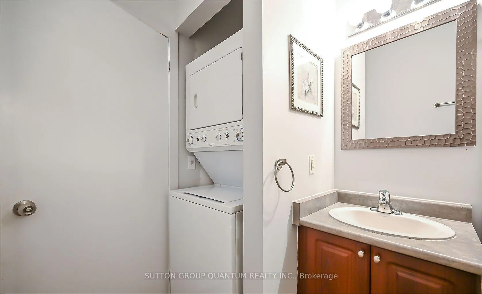 Photo 15 of Unit 307, 66 Bay Street S, Hamilton, Durand — HOMEH