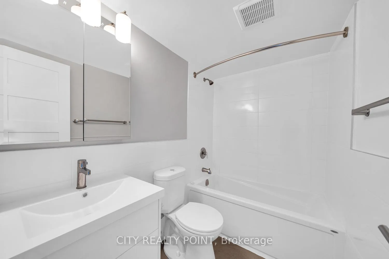 Photo 5 of Unit 1008, 33 Isabella Street, Toronto, Church-Yonge Corridor — HOMEH