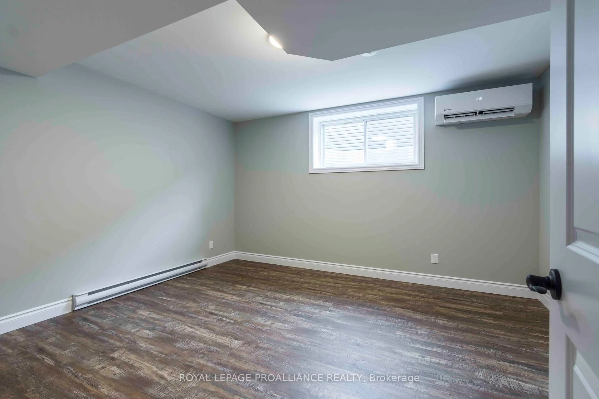 Photo 9 of 149B Sienna Avenue, Belleville, Belleville Ward — HOMEH