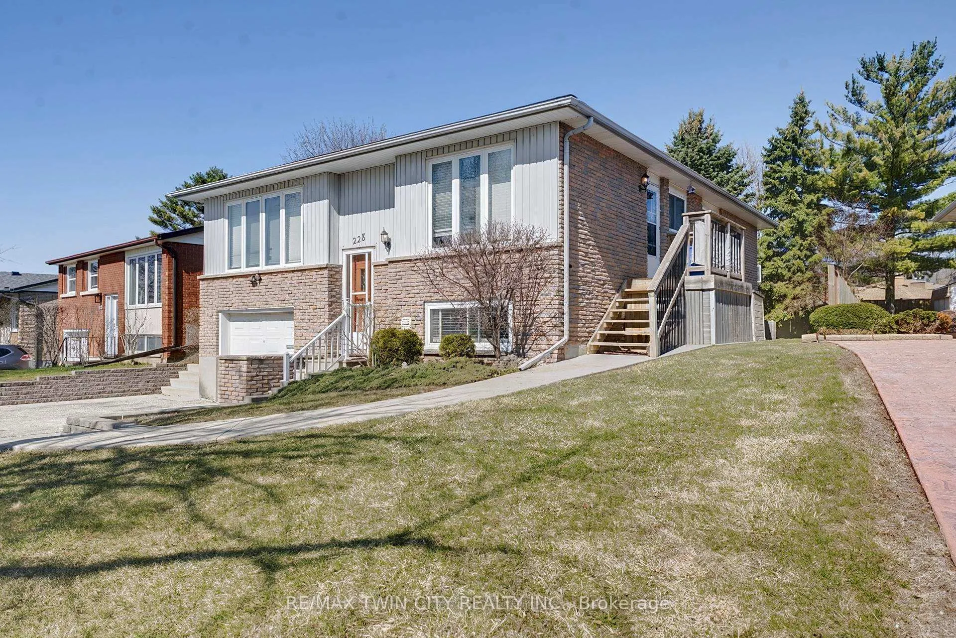 Photo 2 of 228 Holborn Drive, Kitchener — HOMEH