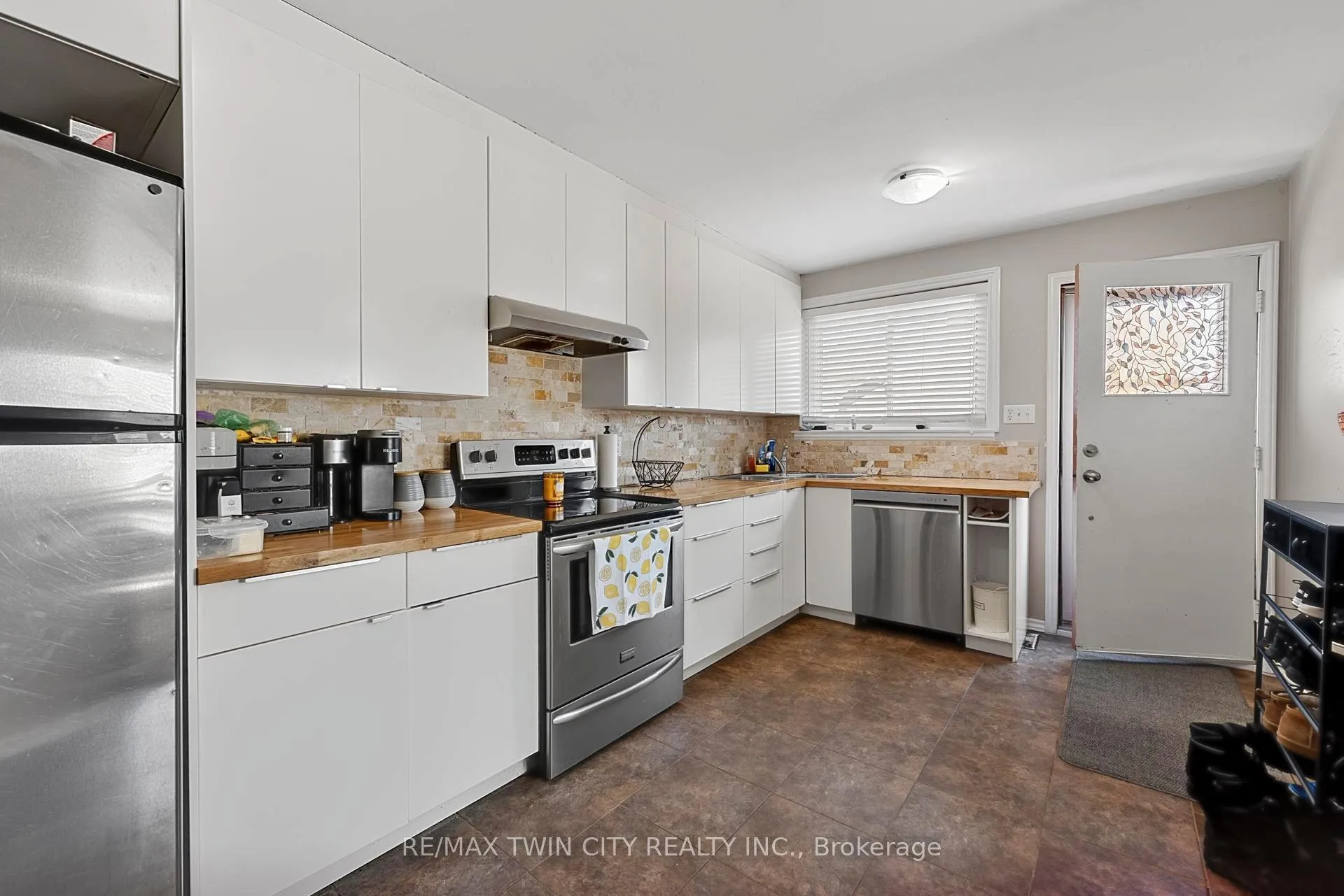 Photo 4 of 228 Holborn Drive, Kitchener — HOMEH