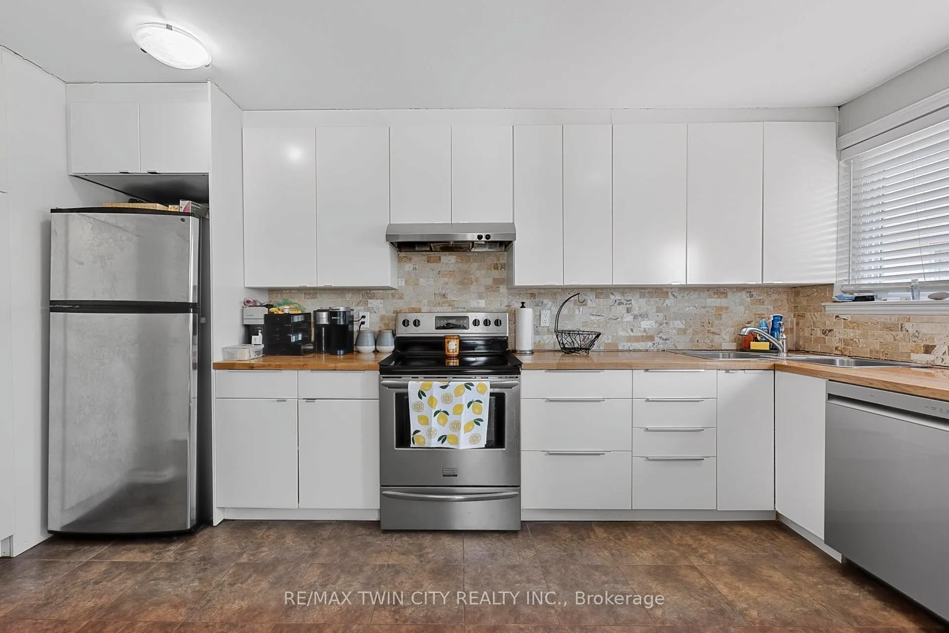Photo 5 of 228 Holborn Drive, Kitchener — HOMEH