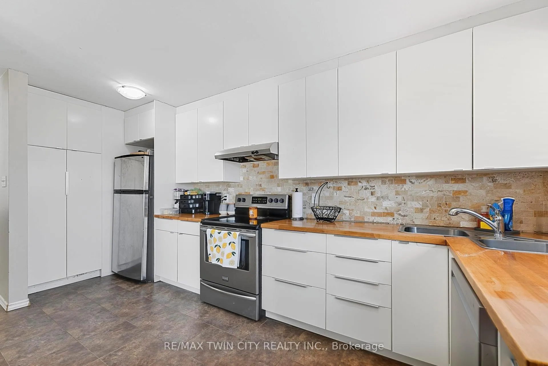 Photo 6 of 228 Holborn Drive, Kitchener — HOMEH