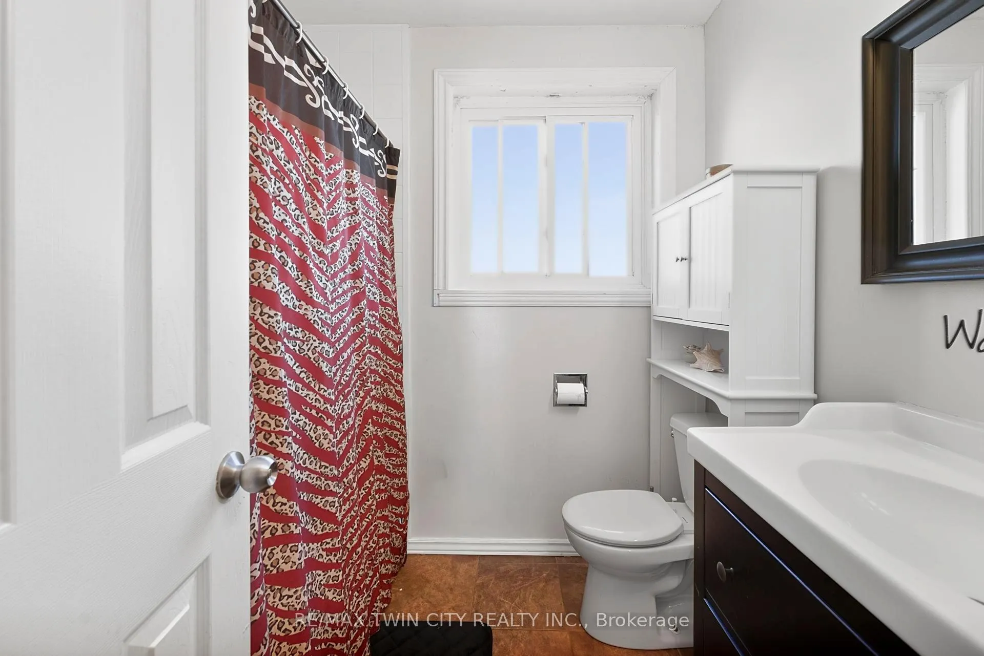 Photo 11 of 228 Holborn Drive, Kitchener — HOMEH