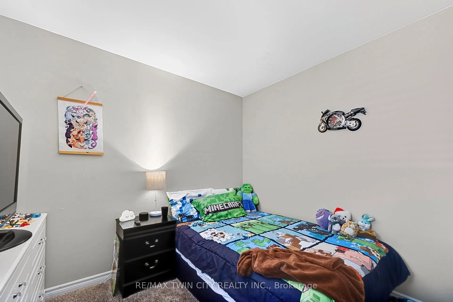 Photo 17 of 228 Holborn Drive, Kitchener — HOMEH