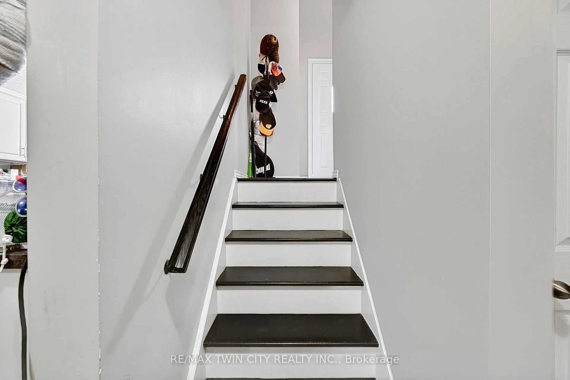 Photo 19 of 228 Holborn Drive, Kitchener — HOMEH