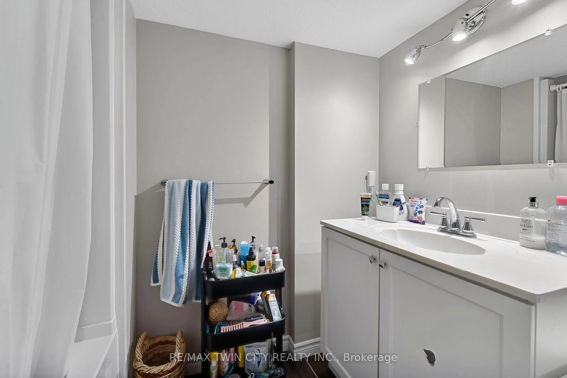 Photo 27 of 228 Holborn Drive, Kitchener — HOMEH