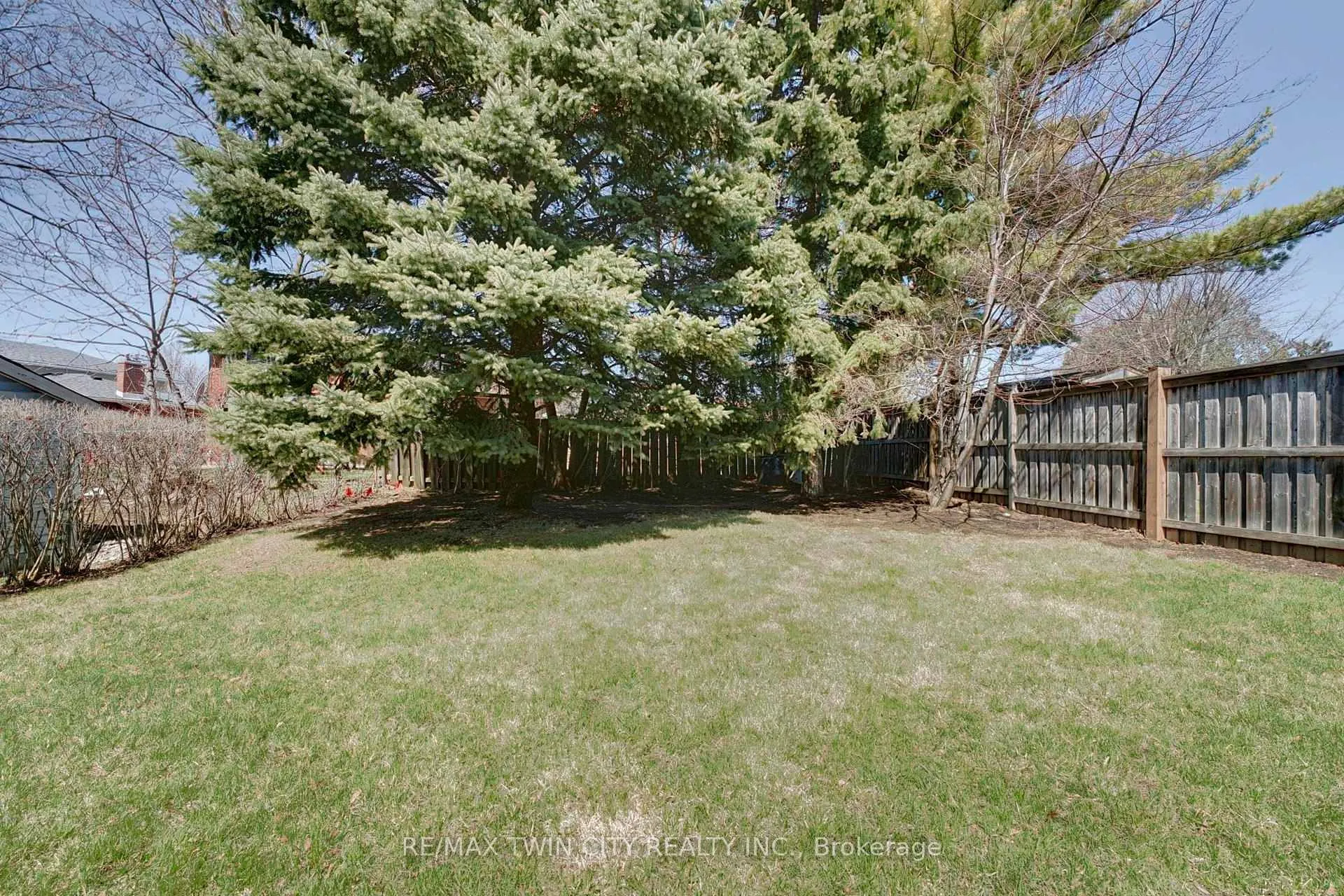 Photo 31 of 228 Holborn Drive, Kitchener — HOMEH