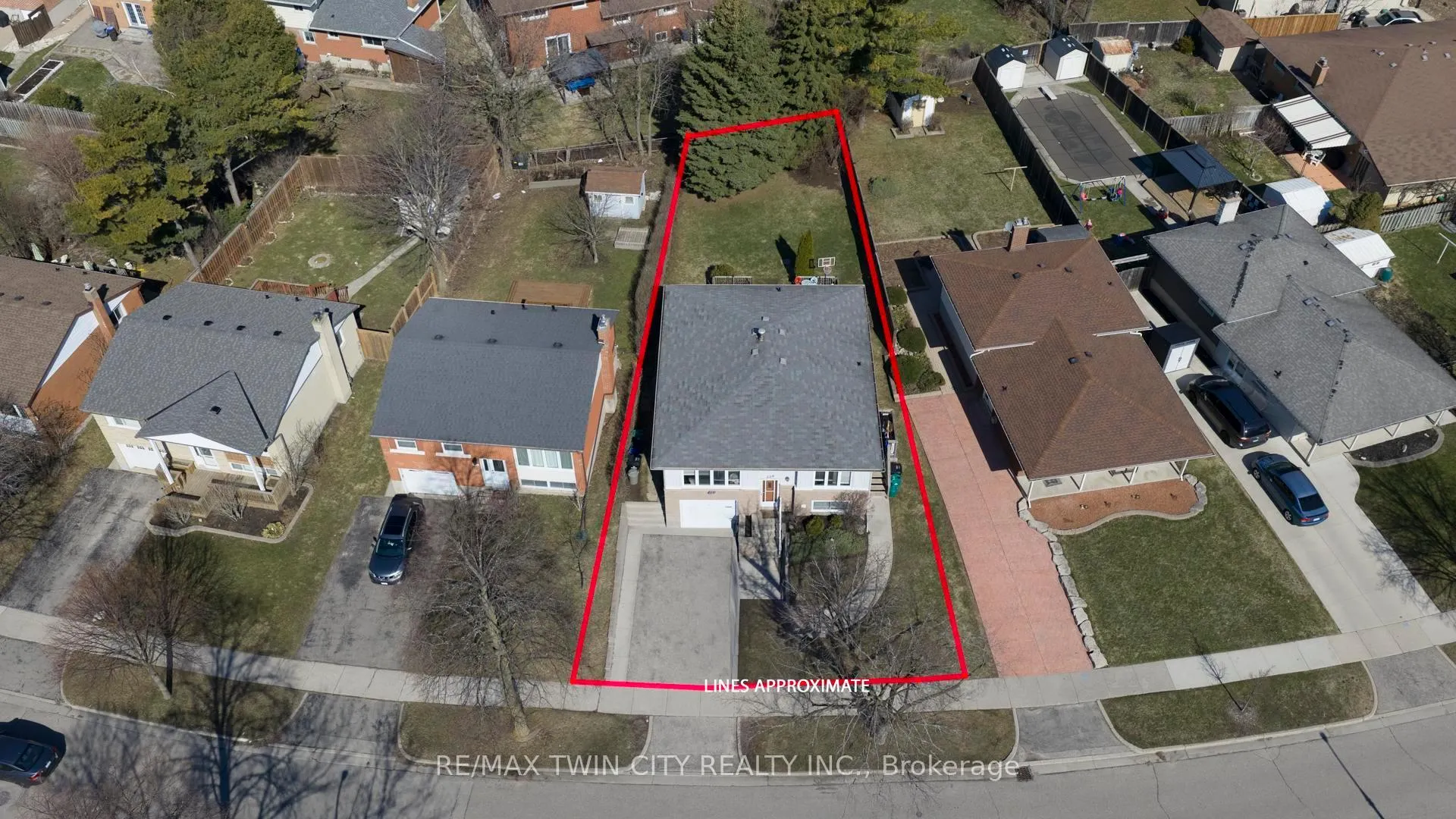 Photo 32 of 228 Holborn Drive, Kitchener — HOMEH