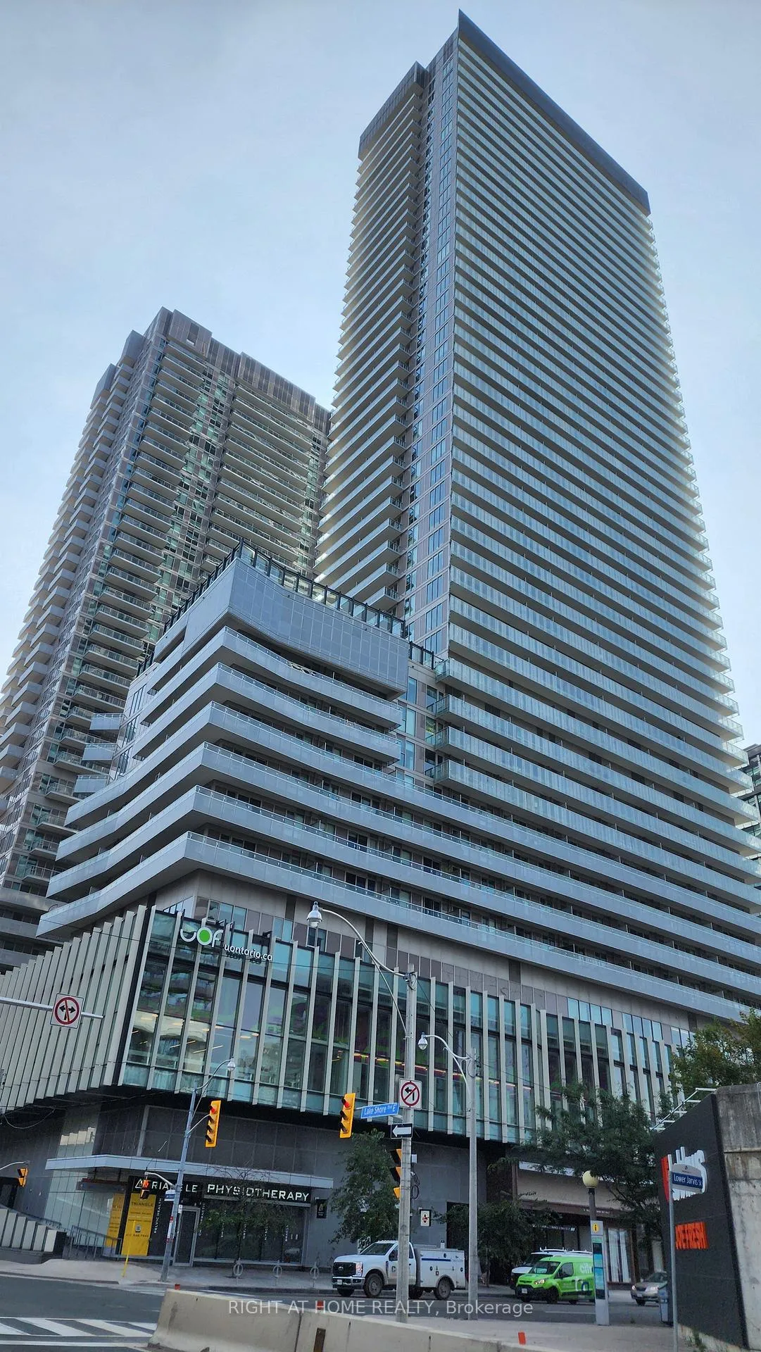 Front of Unit 3308, 20 Richardson Street