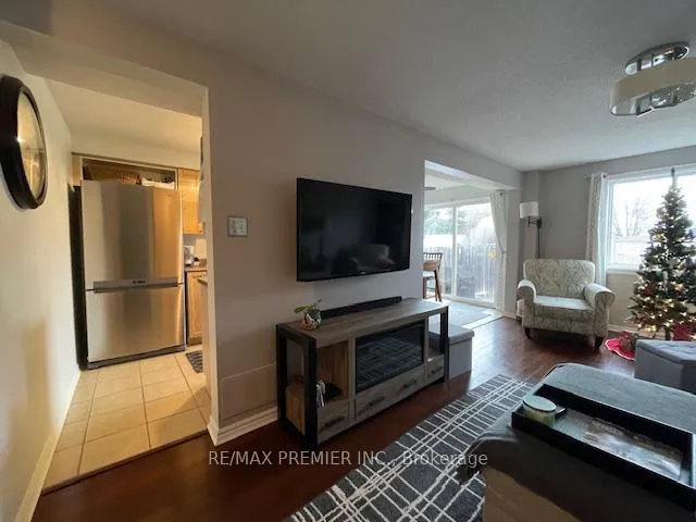 Photo 3 of 105 Courtney Crescent, Barrie, Painswick South — HOMEH
