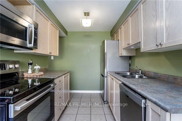 Photo 5 of 105 Courtney Crescent, Barrie, Painswick South — HOMEH