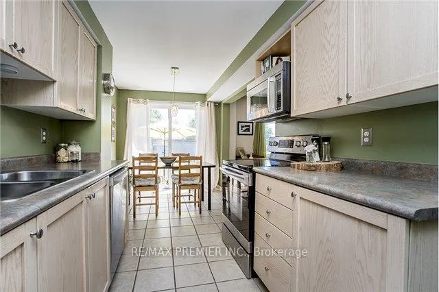 Photo 6 of 105 Courtney Crescent, Barrie, Painswick South — HOMEH