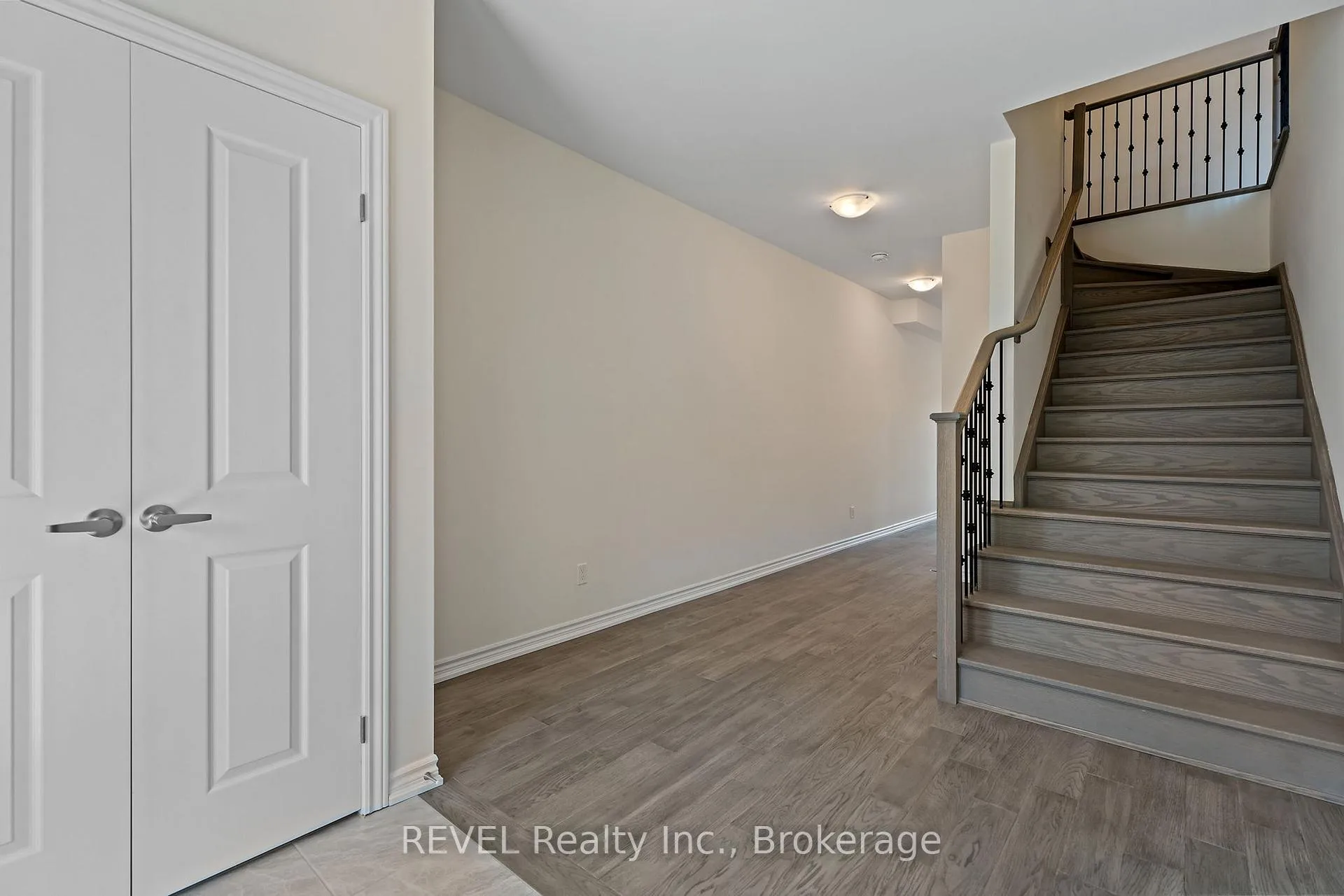 Photo 8 of Unit 9, 5672 Dorchester Road, Niagara Falls, Hospital — HOMEH