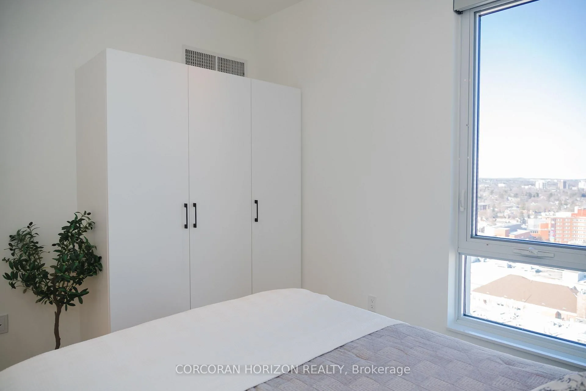 Photo 10 of Unit 1704, 741 King Street, Kitchener — HOMEH