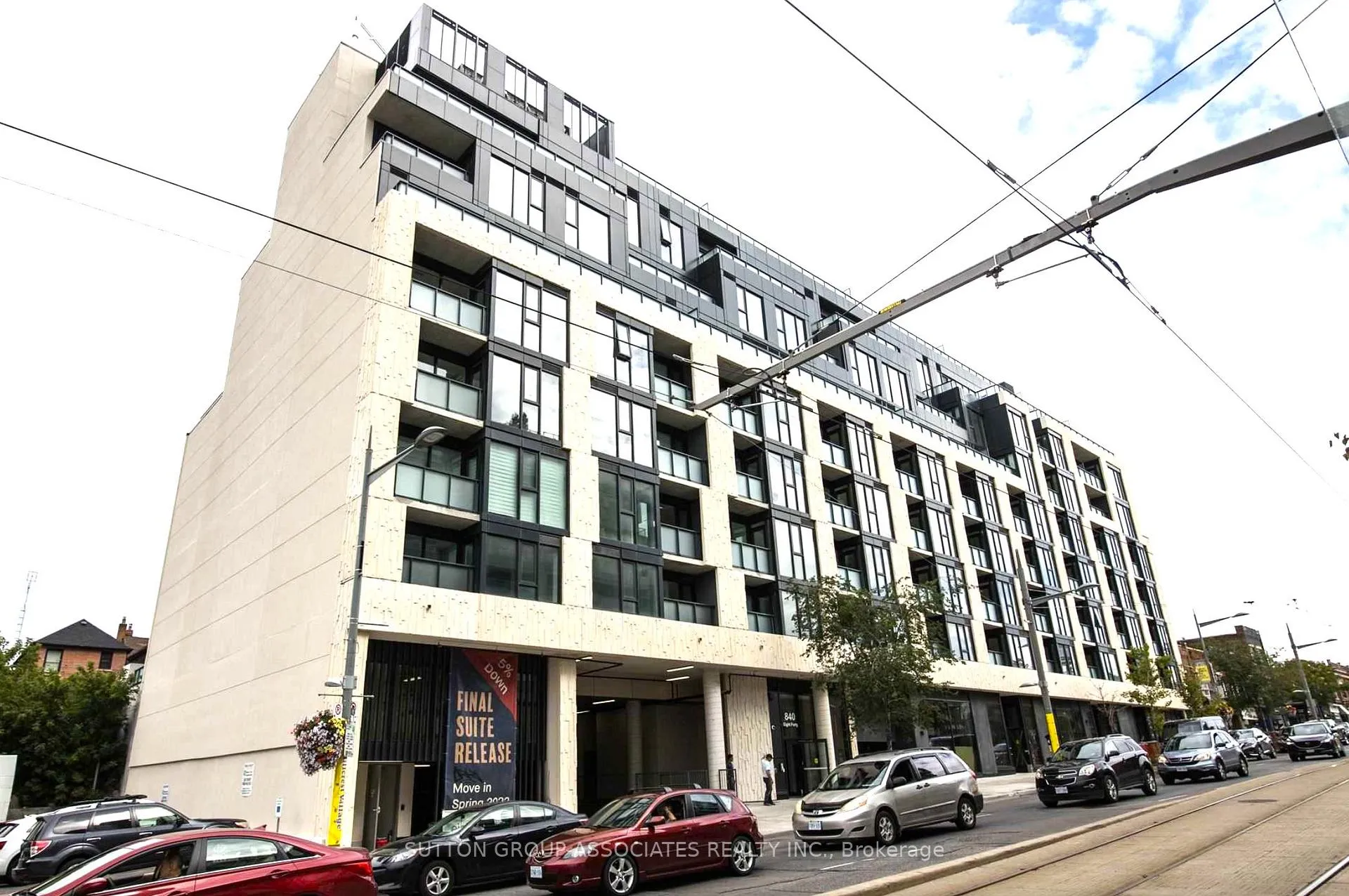 Front of Unit 416, 840 St Clair Avenue W