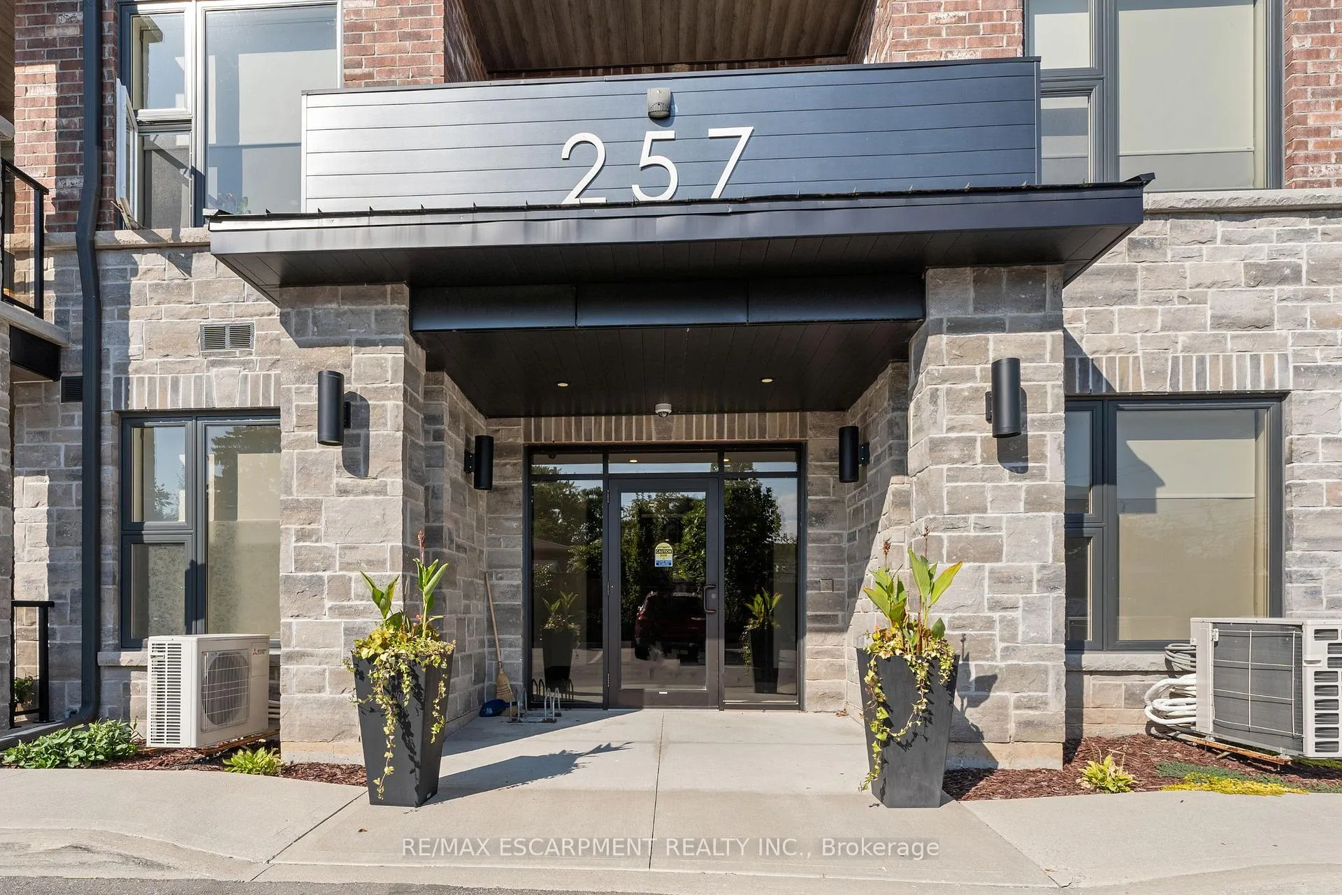 Photo 5 of Unit 112, 257 Millen Road, Hamilton, Stoney Creek — HOMEH