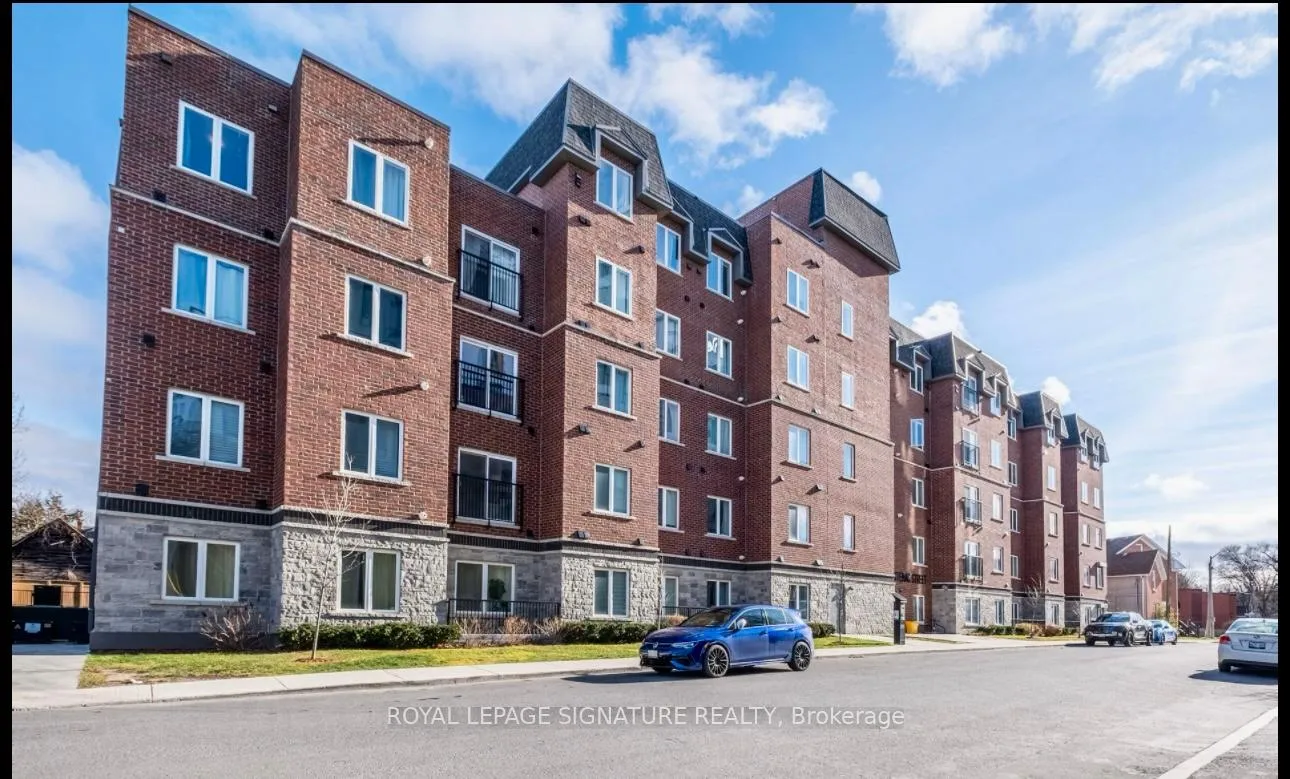 Front of Unit 218, 501 Frontenac Street