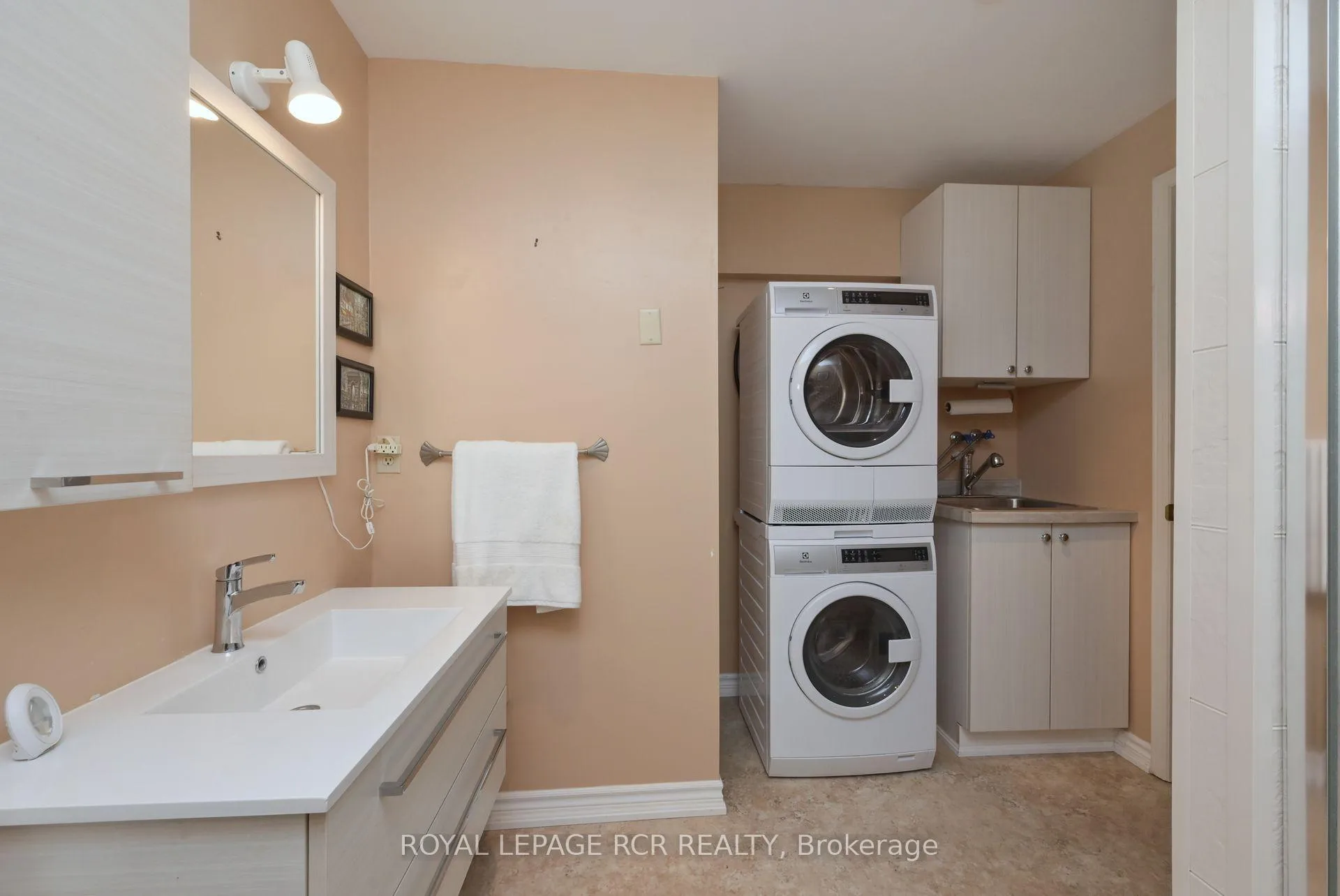 Photo 25 of 88 Riverview Road, New Tecumseth, Alliston — HOMEH