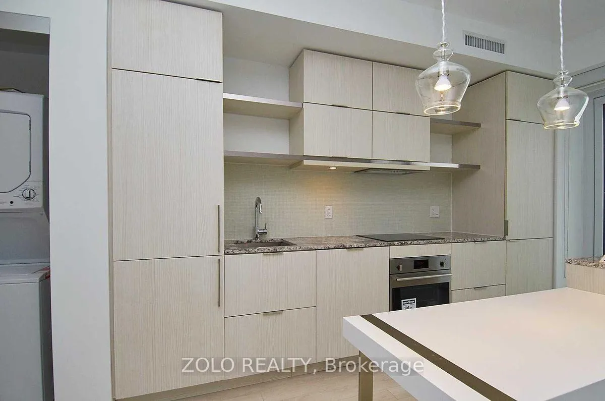 Photo 6 of Unit 5611, 197 Yonge Street, Toronto, Church-Yonge Corridor — HOMEH