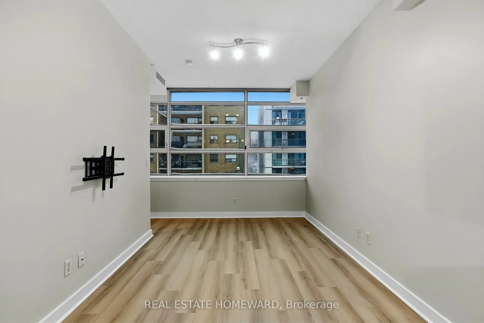 Photo 4 of Unit 309, 601 Kingston Road, Toronto, The Beaches — HOMEH