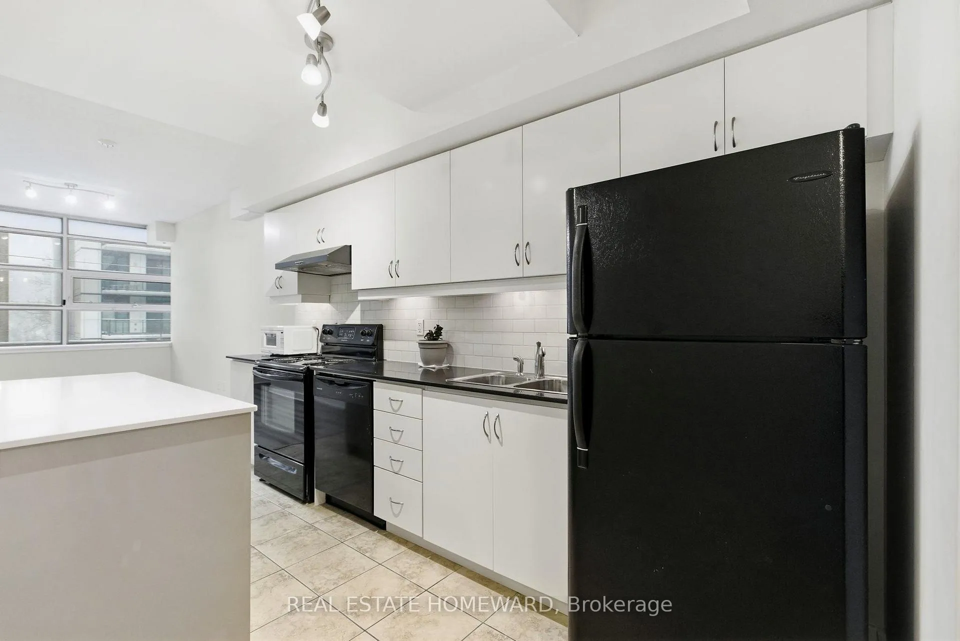 Photo 7 of Unit 309, 601 Kingston Road, Toronto, The Beaches — HOMEH