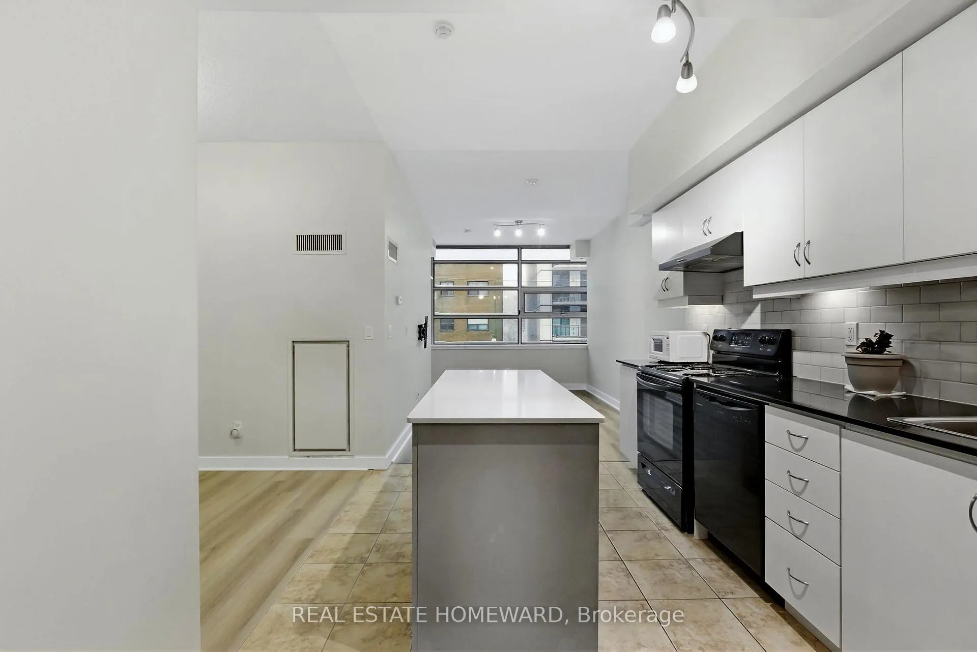Photo 8 of Unit 309, 601 Kingston Road, Toronto, The Beaches — HOMEH