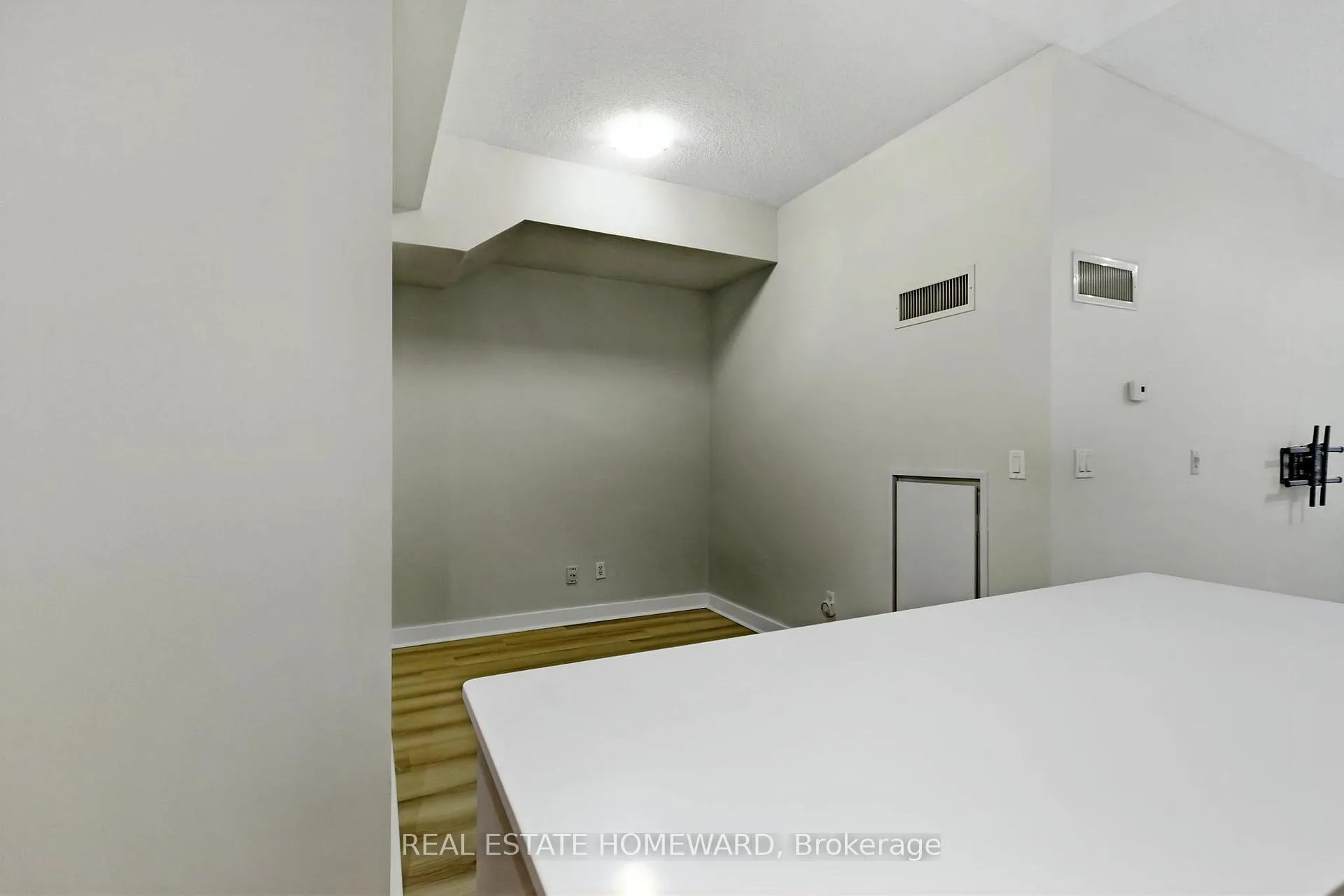 Photo 9 of Unit 309, 601 Kingston Road, Toronto, The Beaches — HOMEH