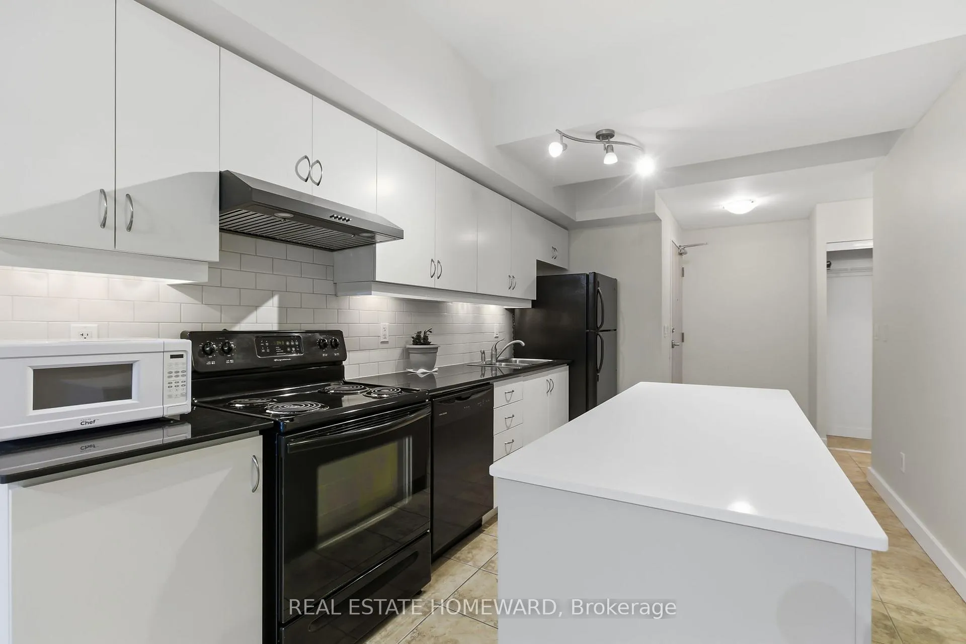 Photo 10 of Unit 309, 601 Kingston Road, Toronto, The Beaches — HOMEH