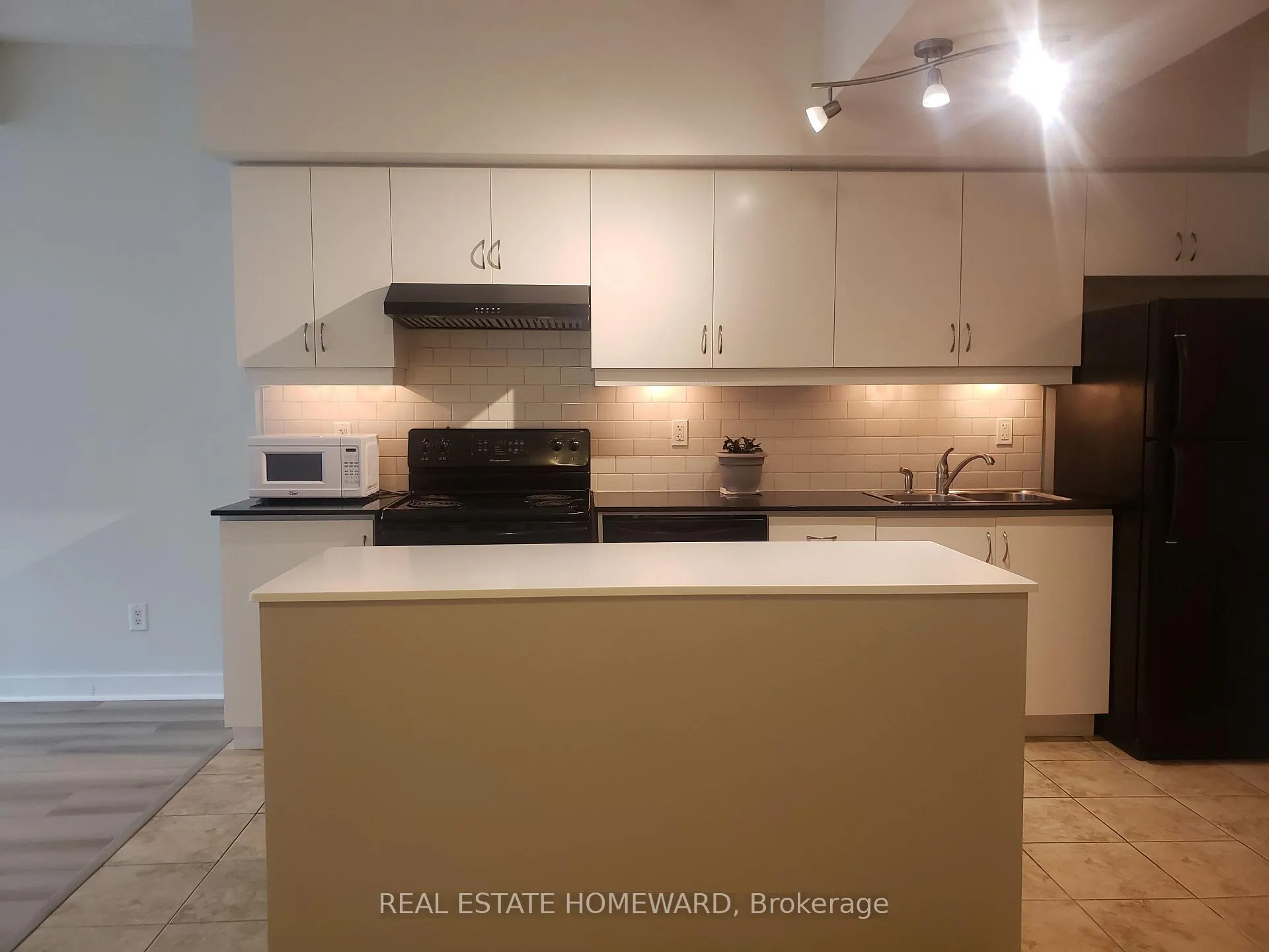 Photo 11 of Unit 309, 601 Kingston Road, Toronto, The Beaches — HOMEH