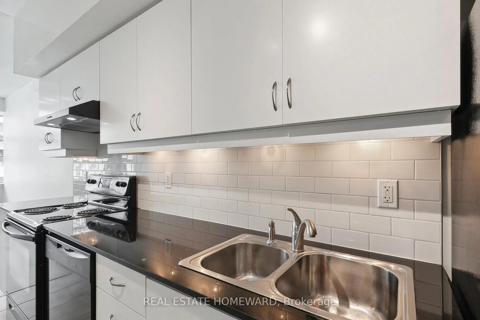 Photo 12 of Unit 309, 601 Kingston Road, Toronto, The Beaches — HOMEH