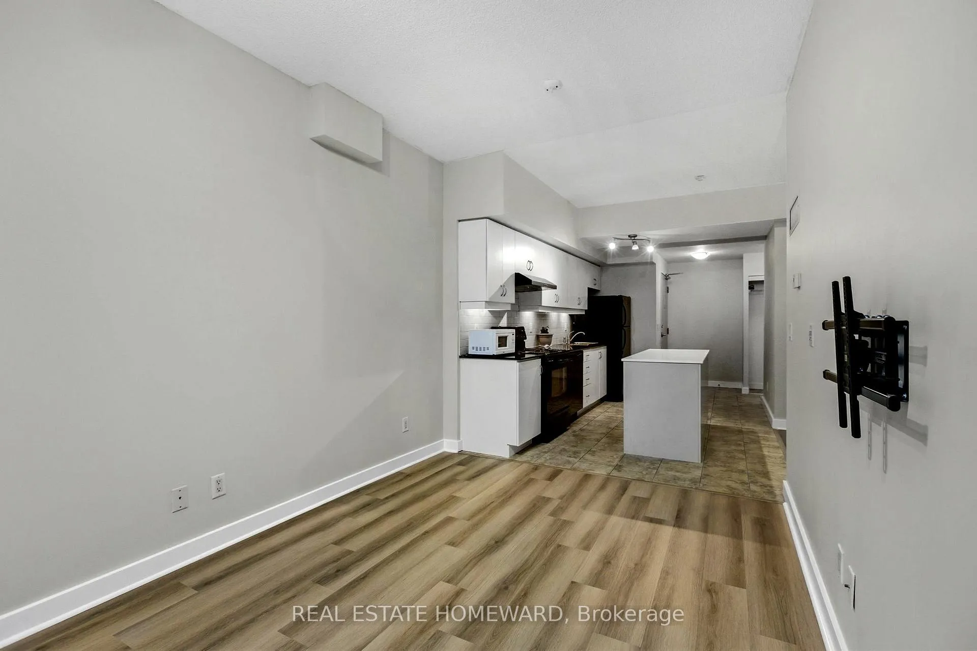 Photo 13 of Unit 309, 601 Kingston Road, Toronto, The Beaches — HOMEH