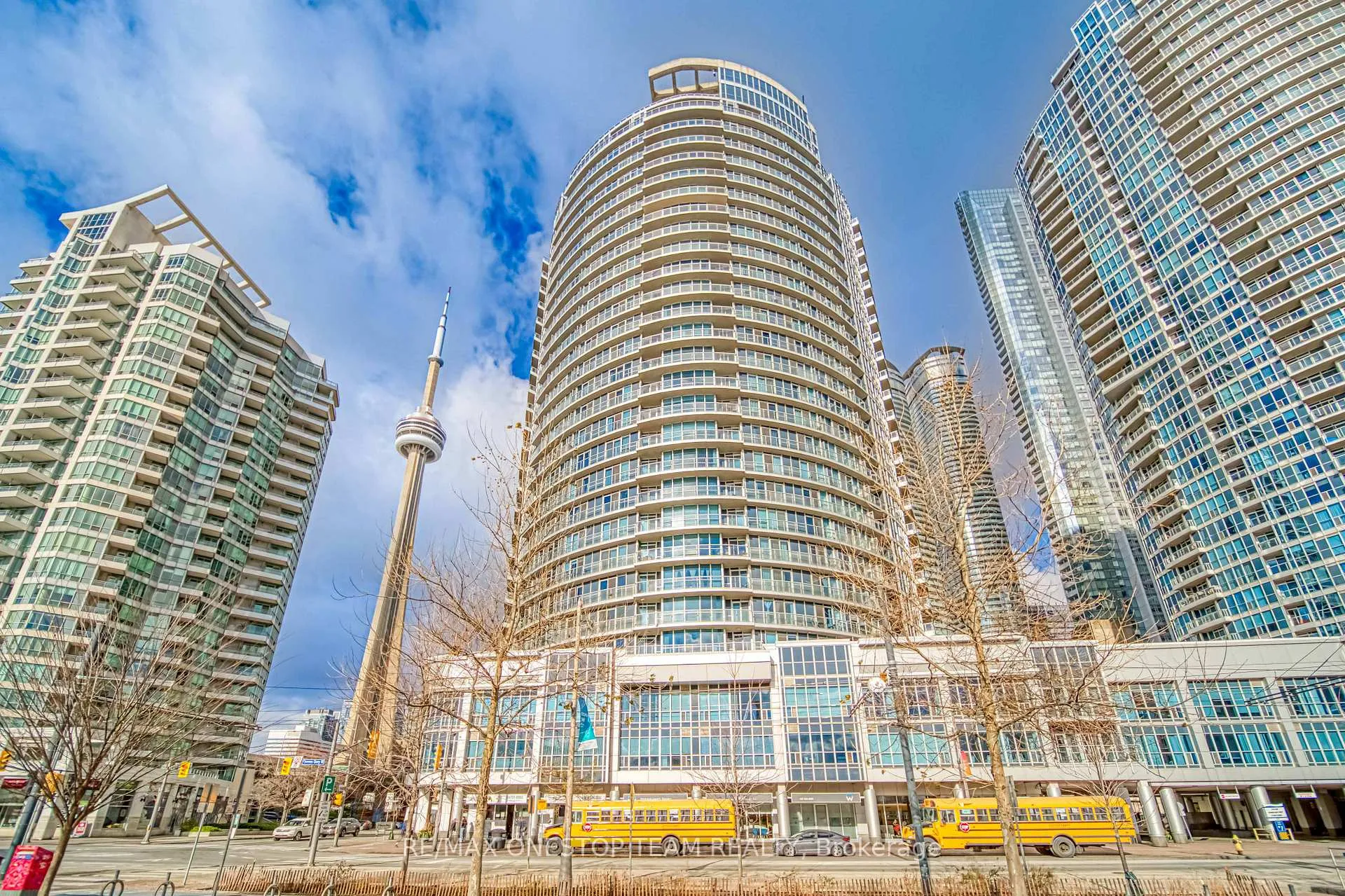 Front of Unit 1002, 218 Queens Quay W