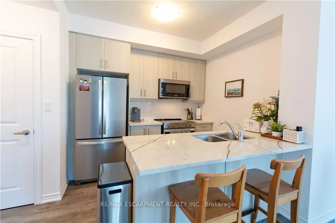 Photo 7 of Unit 333, 10 Mallard Trail, Hamilton, Waterdown — HOMEH