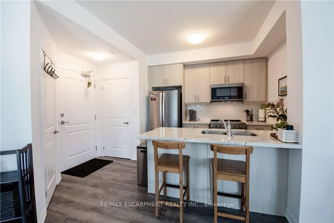 Photo 9 of Unit 333, 10 Mallard Trail, Hamilton, Waterdown — HOMEH