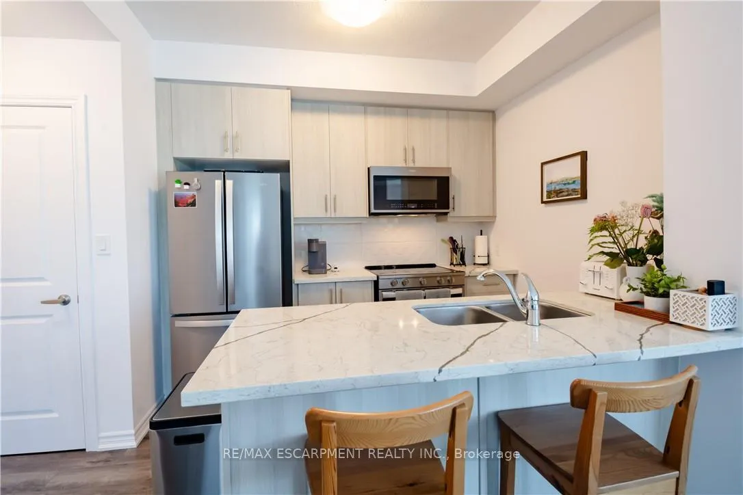 Photo 10 of Unit 333, 10 Mallard Trail, Hamilton, Waterdown — HOMEH