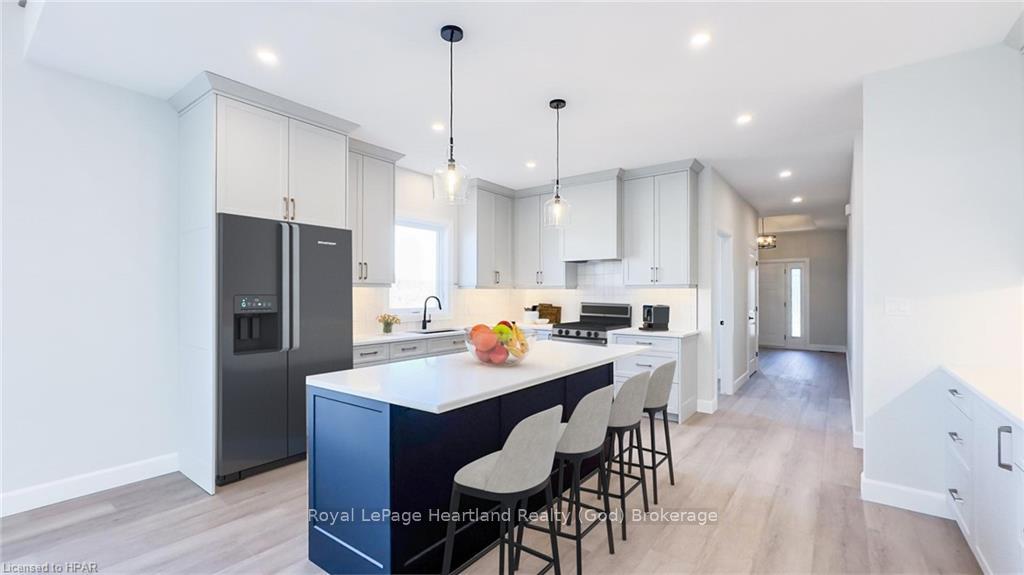 Photo 4 of 441 Coast Drive, Goderich, Goderich (Town) — HOMEH