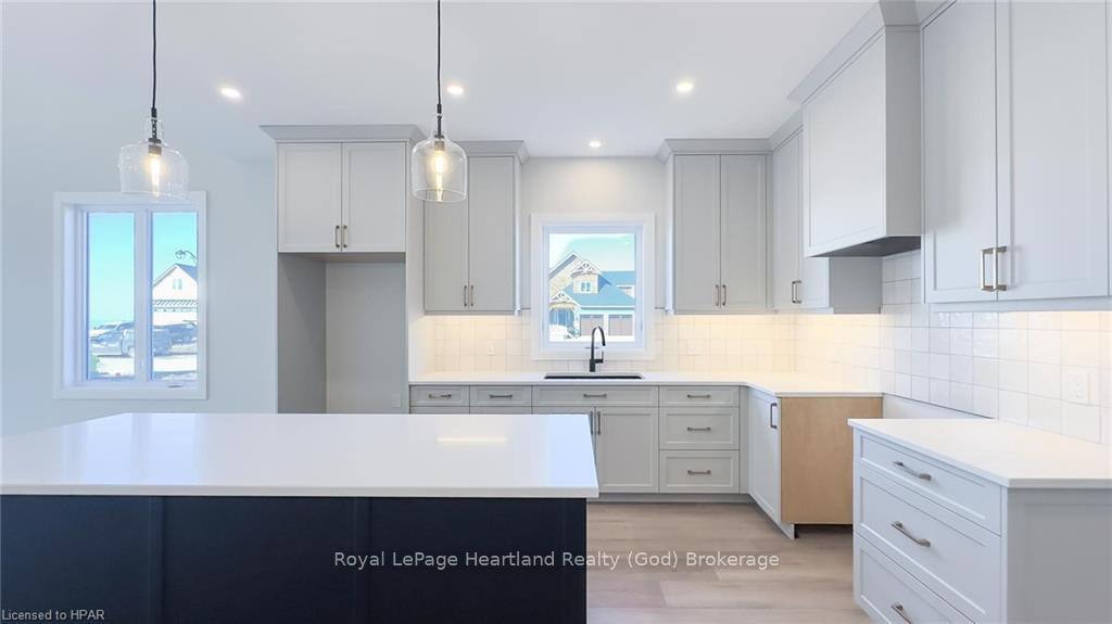 Photo 5 of 441 Coast Drive, Goderich, Goderich (Town) — HOMEH
