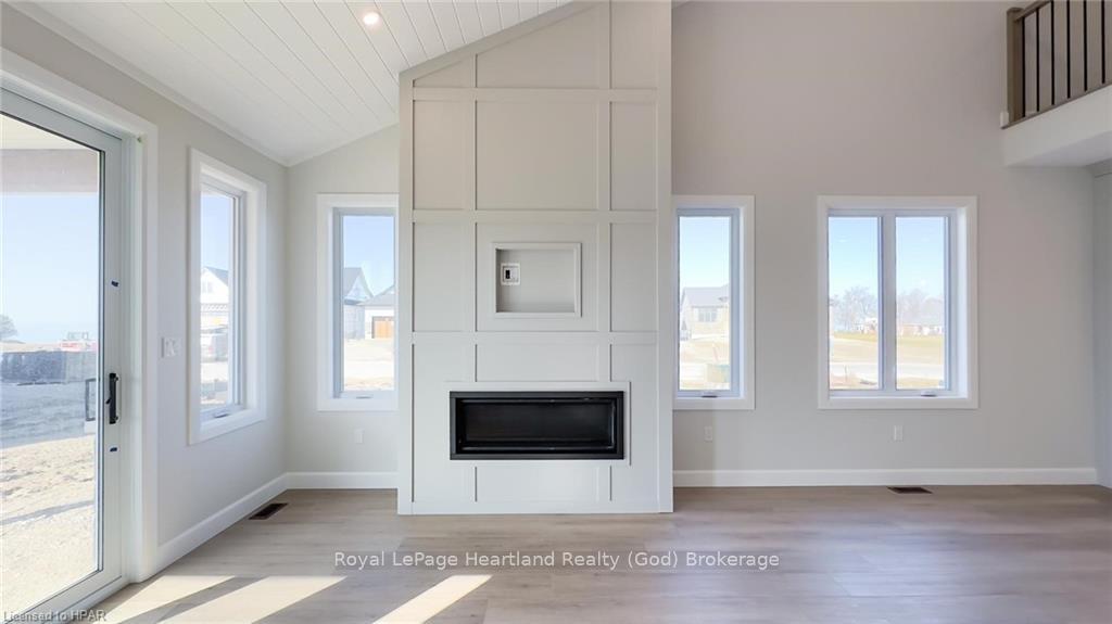 Photo 10 of 441 Coast Drive, Goderich, Goderich (Town) — HOMEH