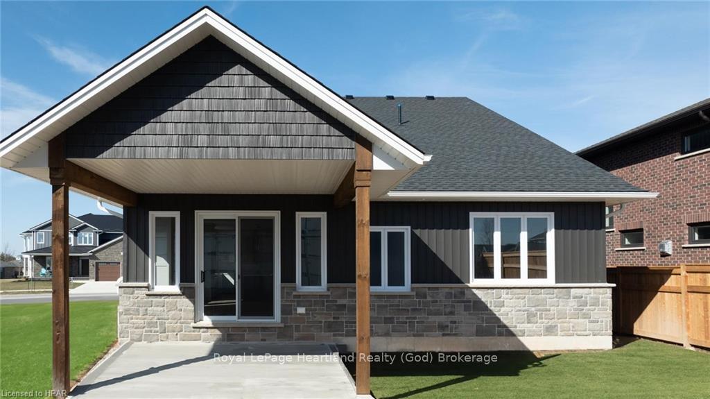 Photo 24 of 441 Coast Drive, Goderich, Goderich (Town) — HOMEH