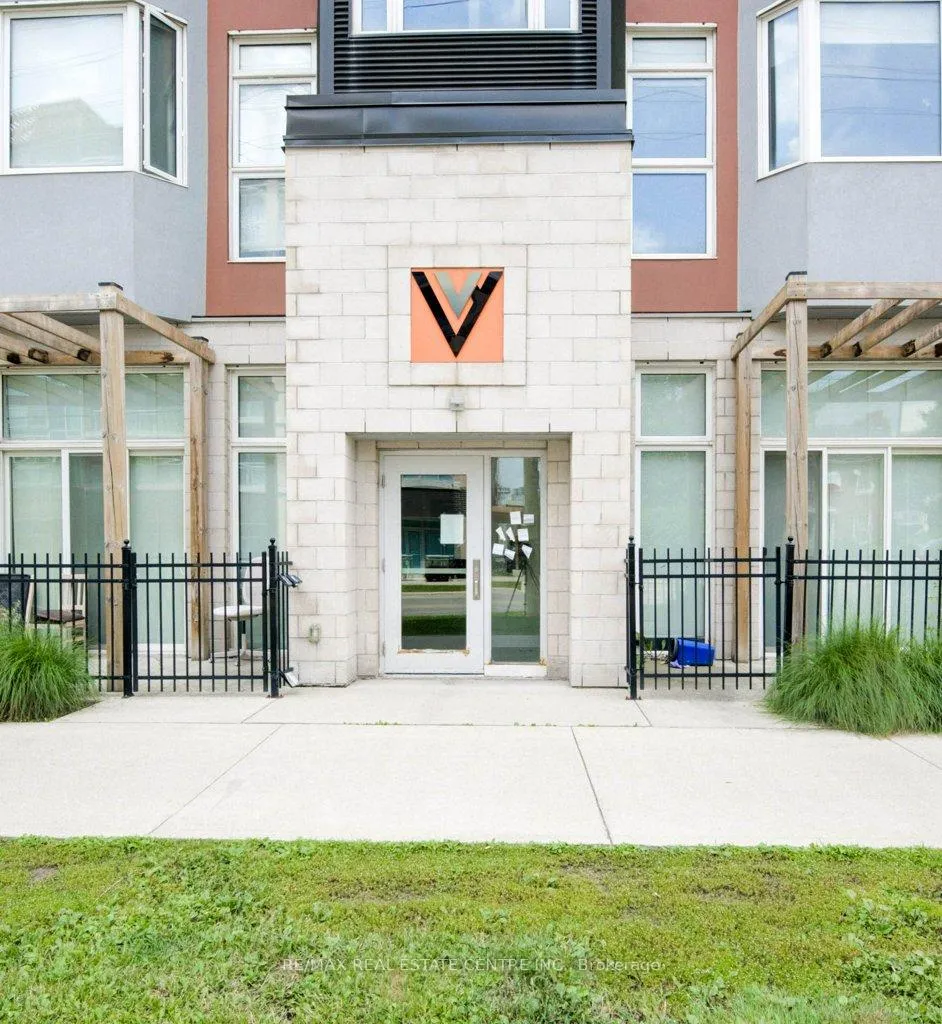 Photo 3 of Unit 104, 253 Albert Street W, Waterloo, Beechwood/University — HOMEH