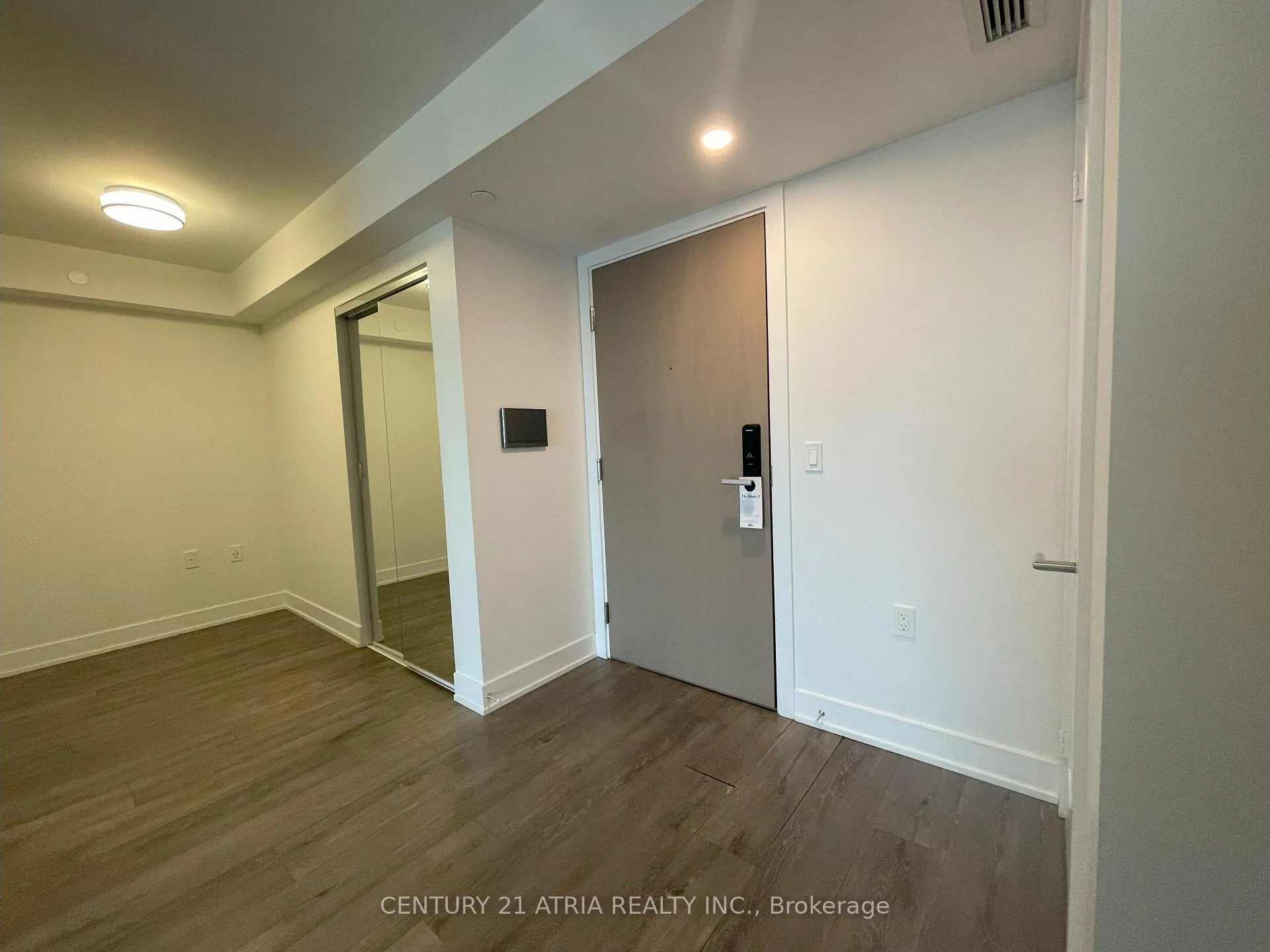 Photo 3 of Unit 1305, 575 Bloor Street E, Toronto, North St. James Town — HOMEH
