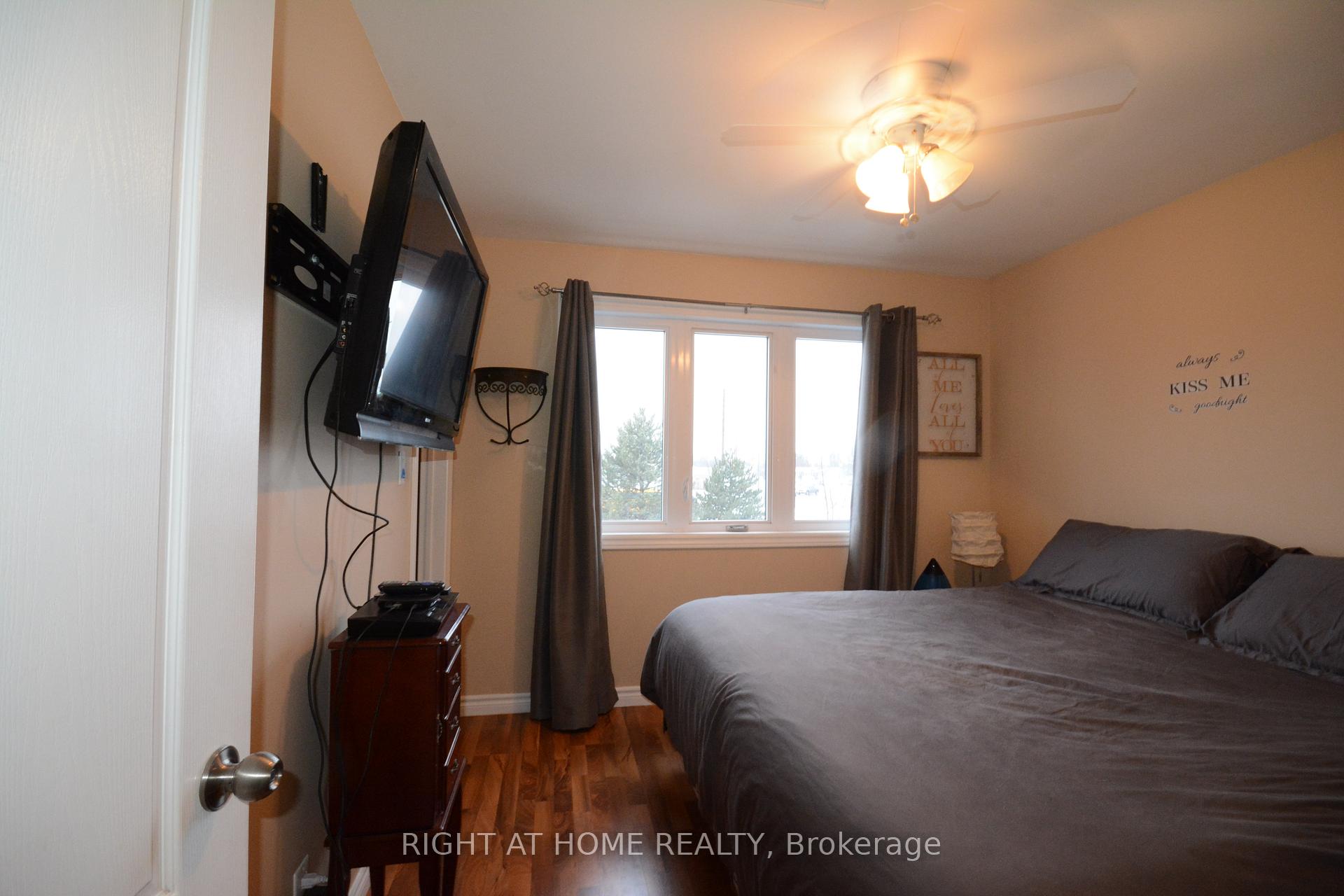 Photo 9 of 20 Spicer Street E, Carleton Place — HOMEH
