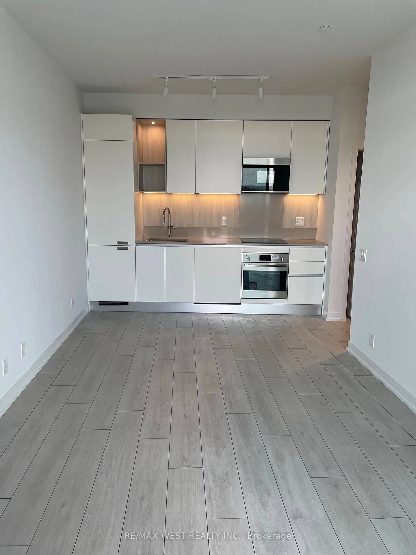Photo 4 of Unit 2206, 39 Mary Street, Barrie, City Centre — HOMEH
