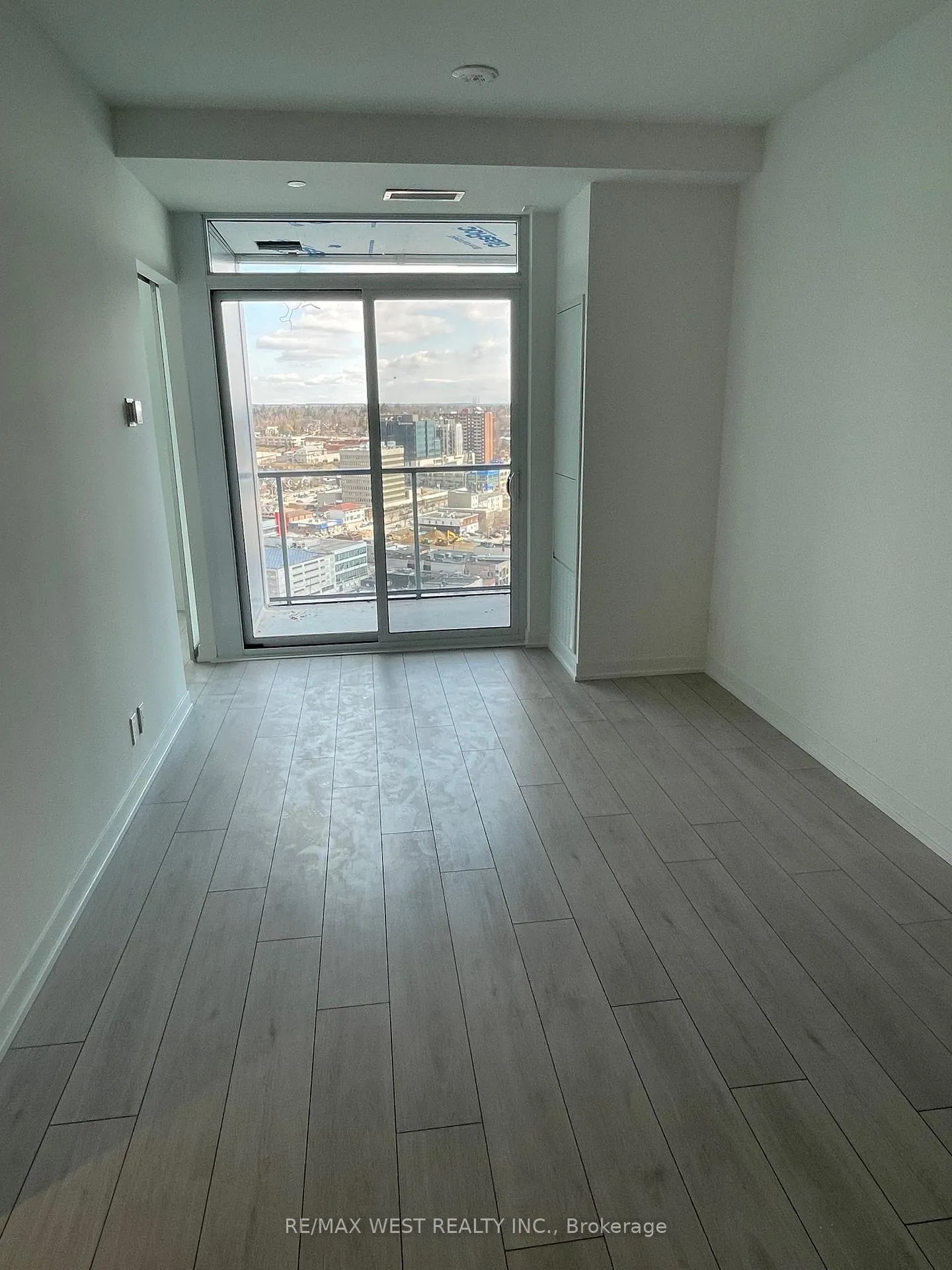 Photo 5 of Unit 2206, 39 Mary Street, Barrie, City Centre — HOMEH