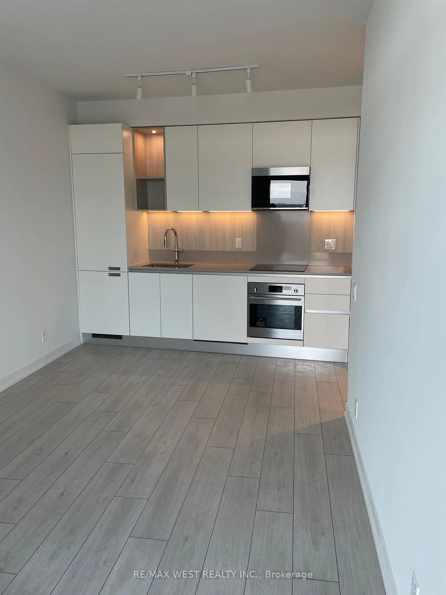 Photo 7 of Unit 2206, 39 Mary Street, Barrie, City Centre — HOMEH